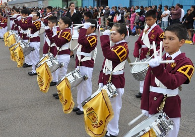 Desfile en Alto Hospicio por festejos del 21 de Mayo